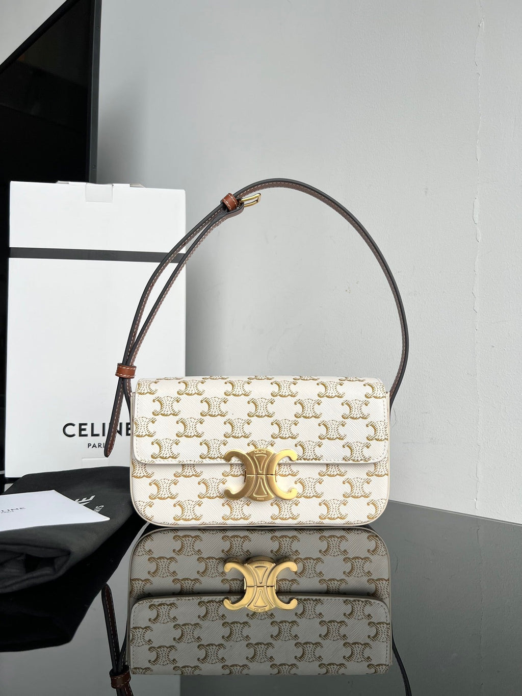 CEL Triomphe Hobo