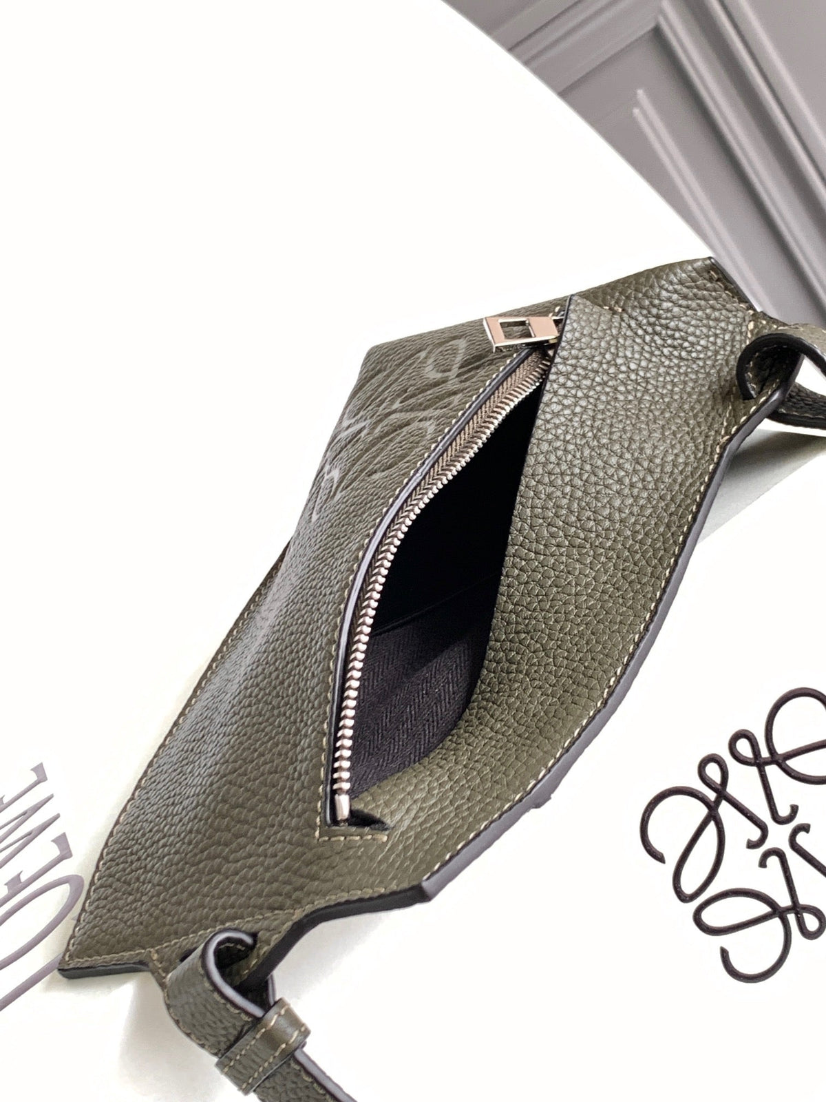 LO Sling Bag