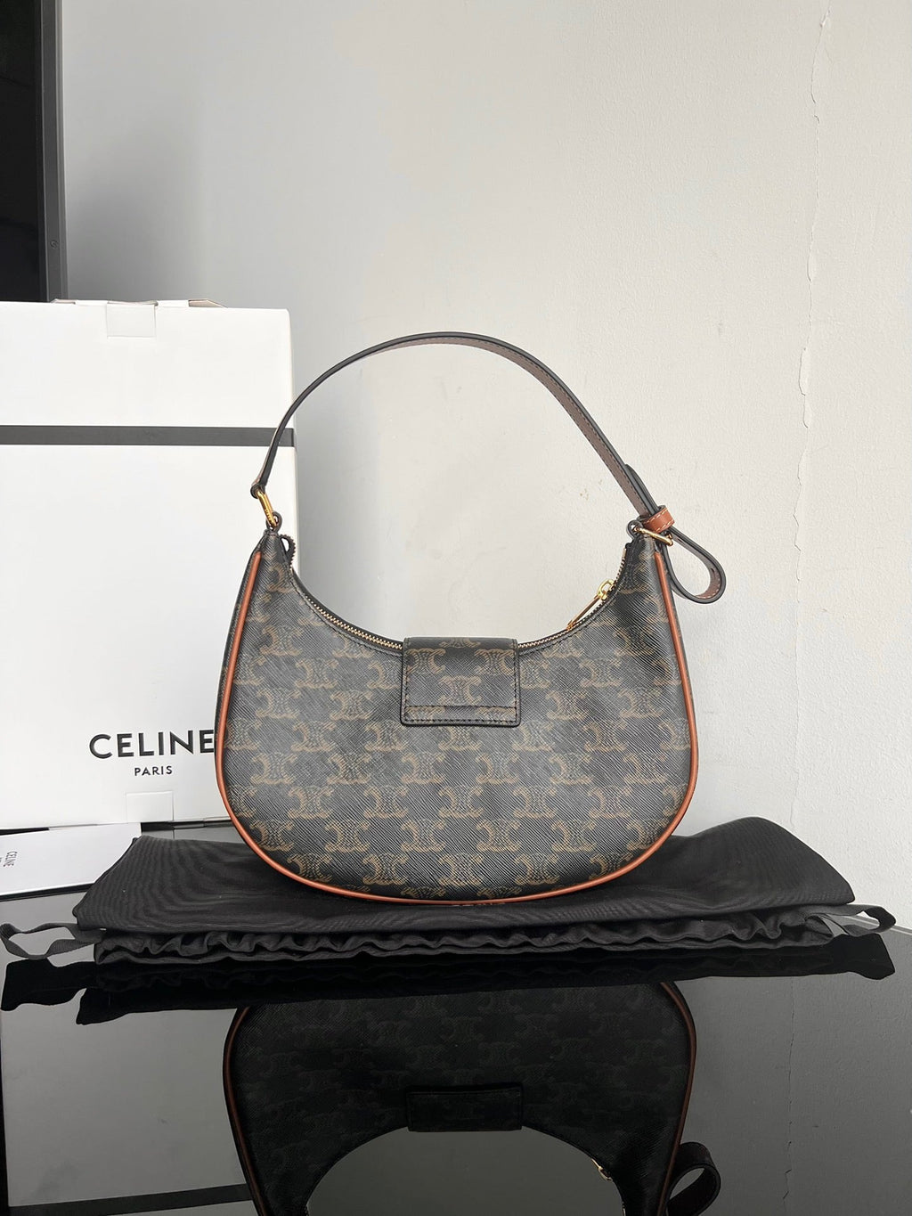 CEL Triomphe Hobo