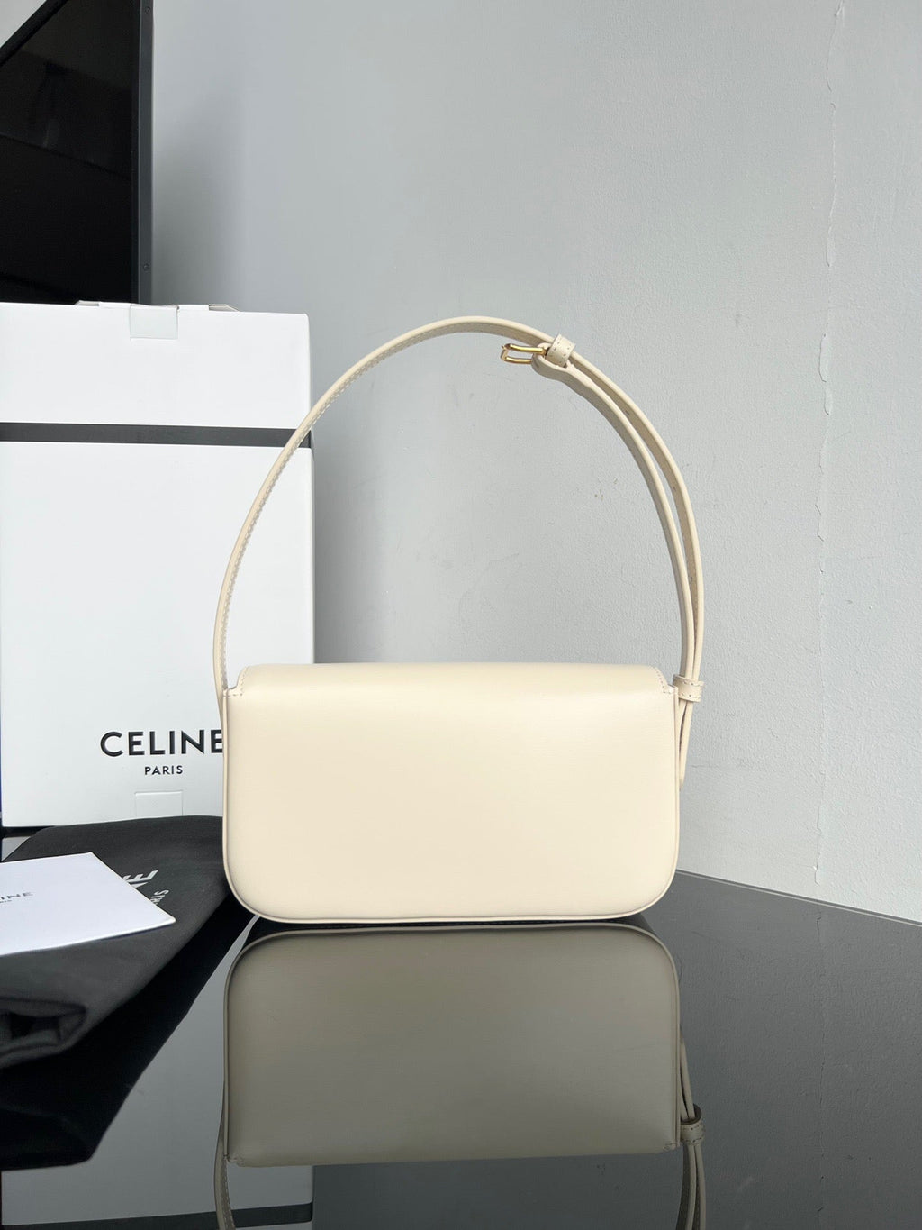 CEL Triomphe Hobo