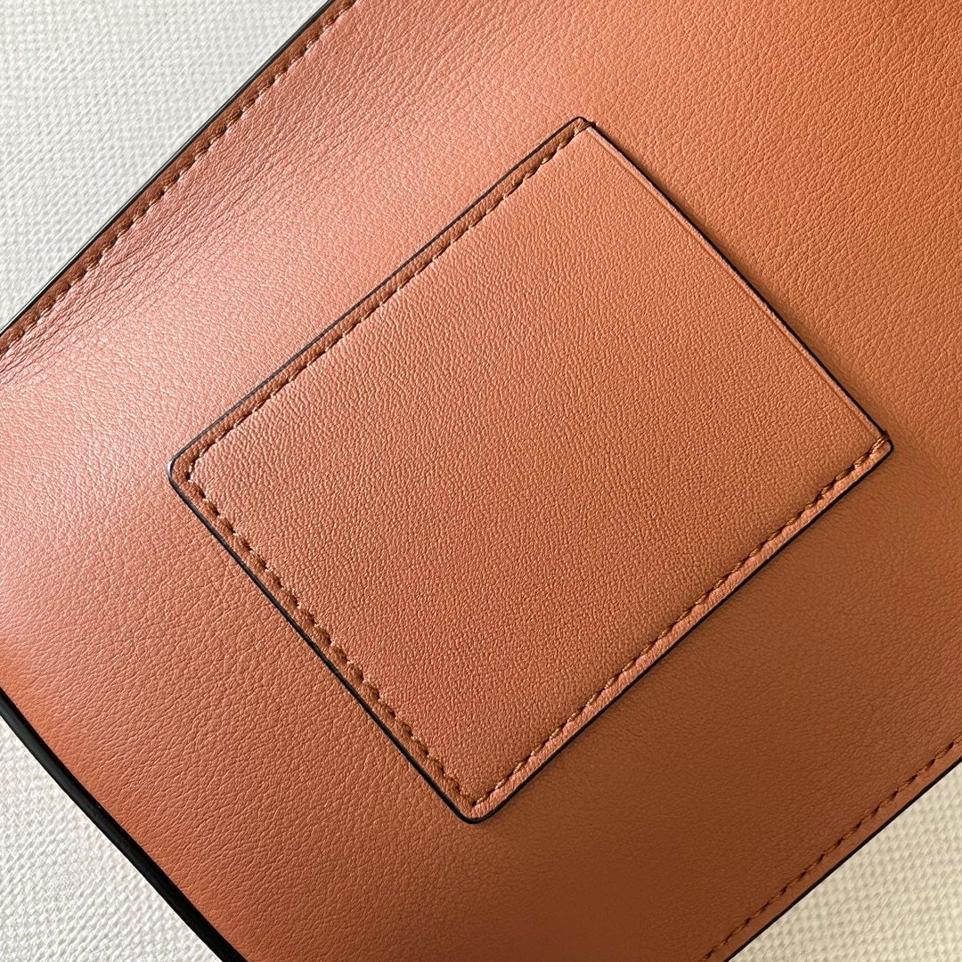 LO Sling Bag