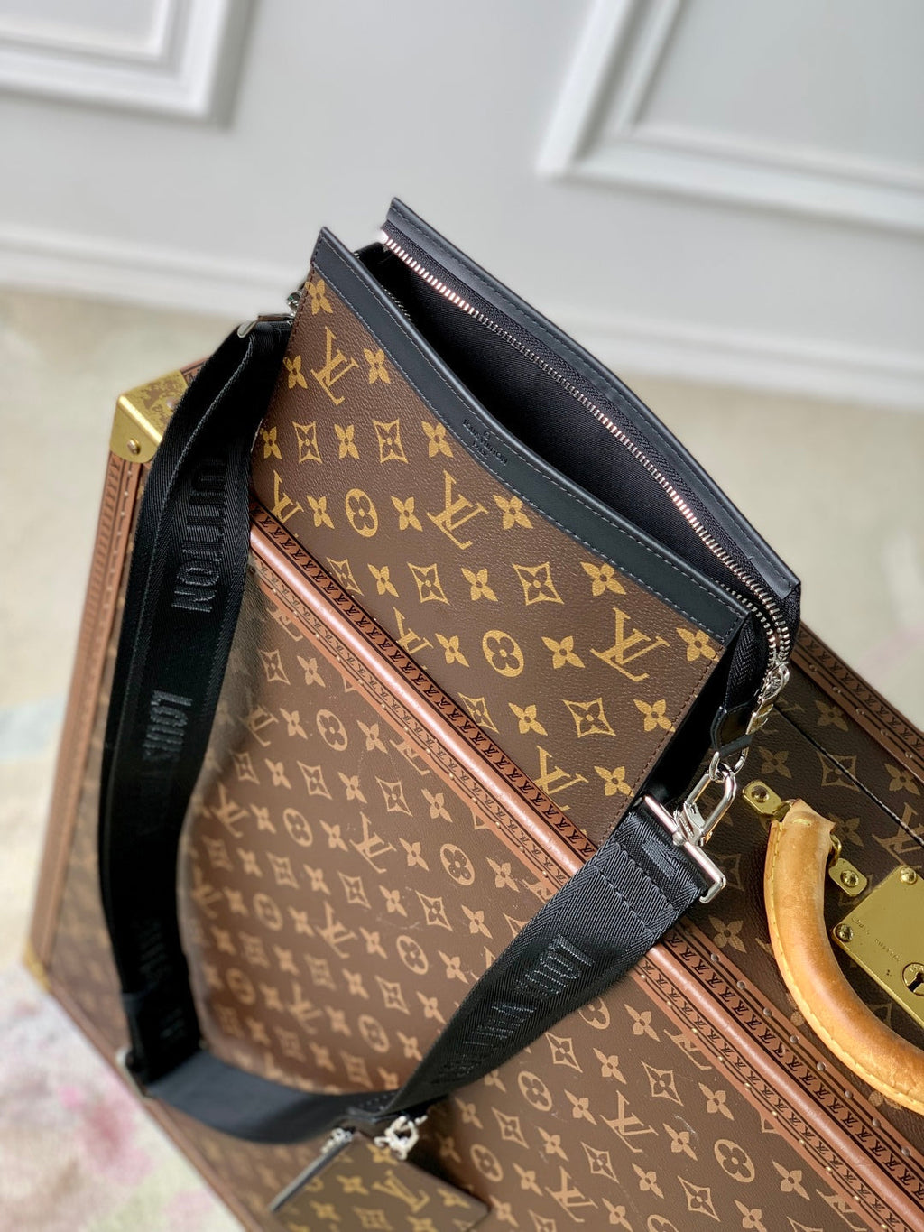 ANPHA WEARABLE WALLET 18 IN BROWN AND BLACK MONOGRAM CALFSKIN
