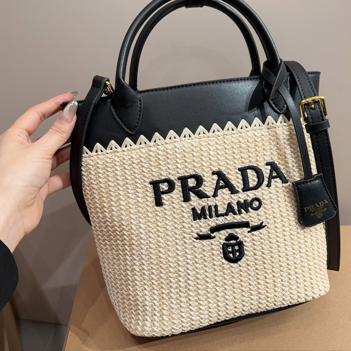 CROCHET TOTE BAG 23 IN BEIGE WOVEN RAFFIA WITH BLACK CALFSKIN STRAP