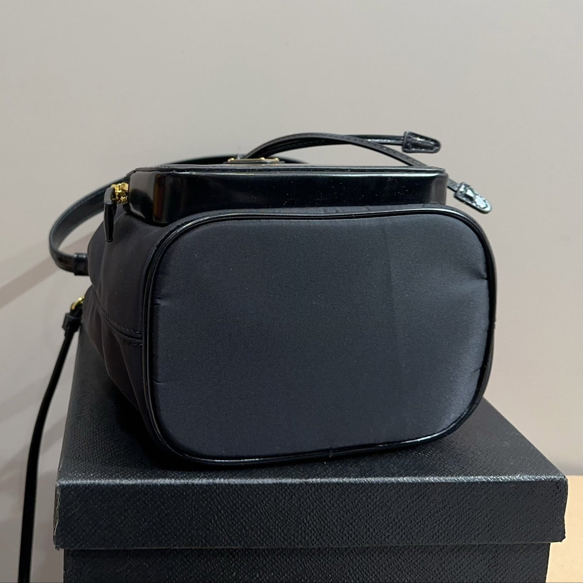 BUCKET BAG 22 IN BLACK RE-NYLON AND CALFSKIN HANDLE