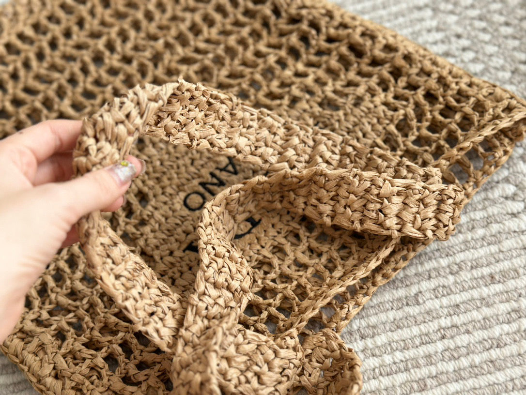 BLACK EMBROIDED LOGO TOTE BAG 40 IN BROWN WOVEN RAFFIA