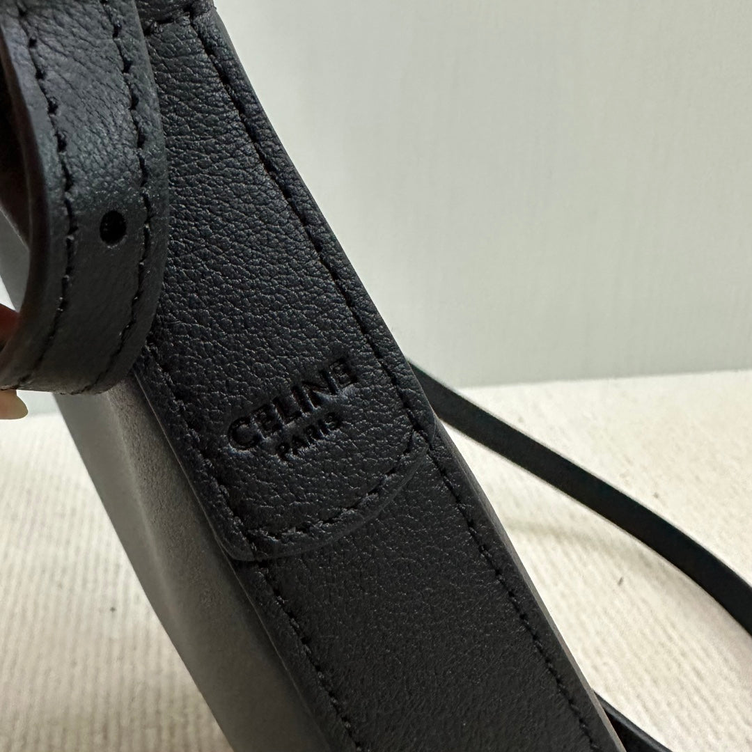 PHONE POUCH HELOISE 19 IN BLACK SUPPLE CALFSKIN