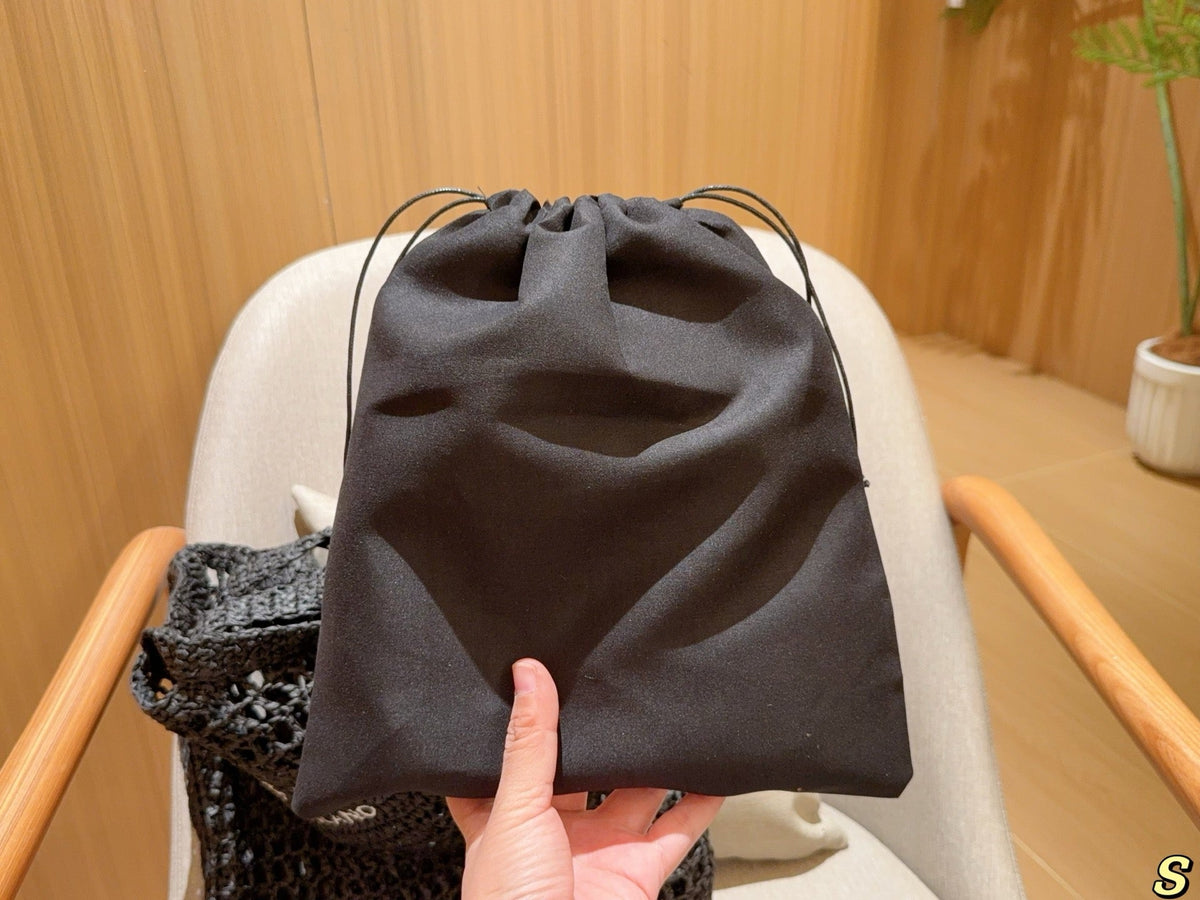 WHITE EMBROIDED LOGO TOTE BAG 39 IN BLACK WOVEN RAFFIA