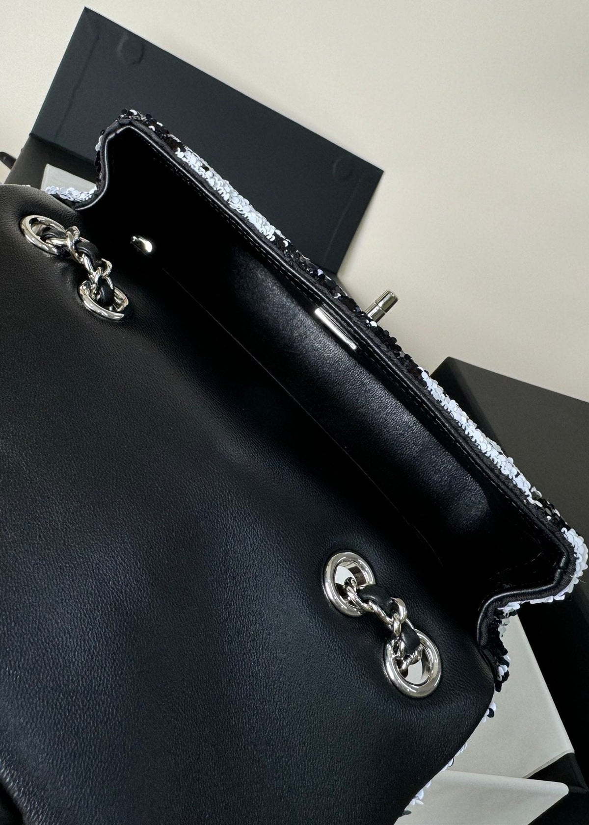 FLAP BAG 20 IN BLACK AND WHITE SEQUINS SILVER HARDWARE