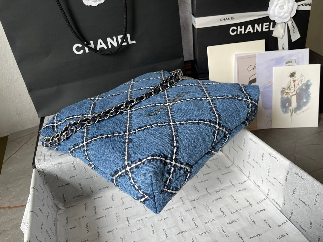 CC MEDIUM 37 CROSSBODY BAG IN BLUE DENIM WITH CHAIN