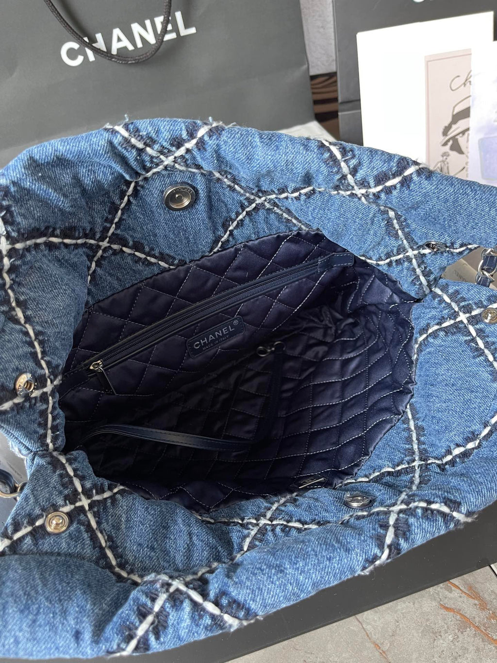 CC MEDIUM 37 CROSSBODY BAG IN BLUE DENIM WITH CHAIN