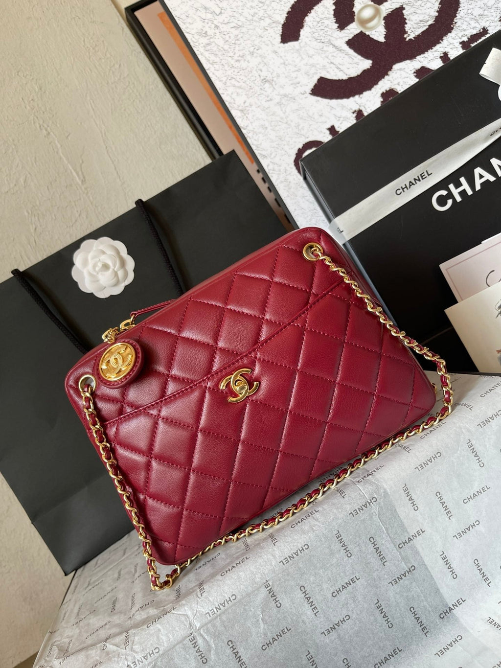 CAMERA BAG 24 IN RED QUILTED LAMBSKIN DOUBLE C GOLD COIN