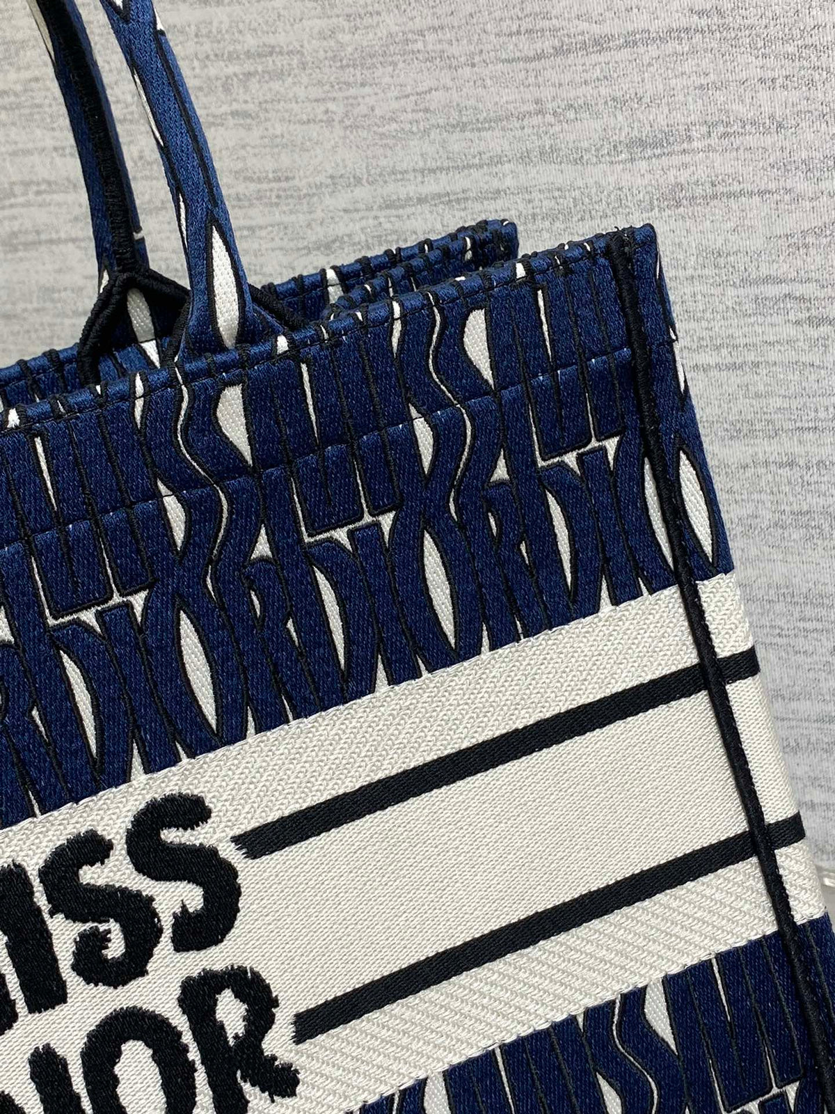 MISS MEDIUM TOTE 36 IN WHITE MIX DEEP COVE BLUE CANVAS