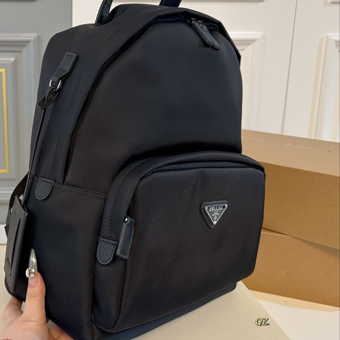 FRONT ZIP POCKET BACKPACK 35 IN BLACK RE-NYLON