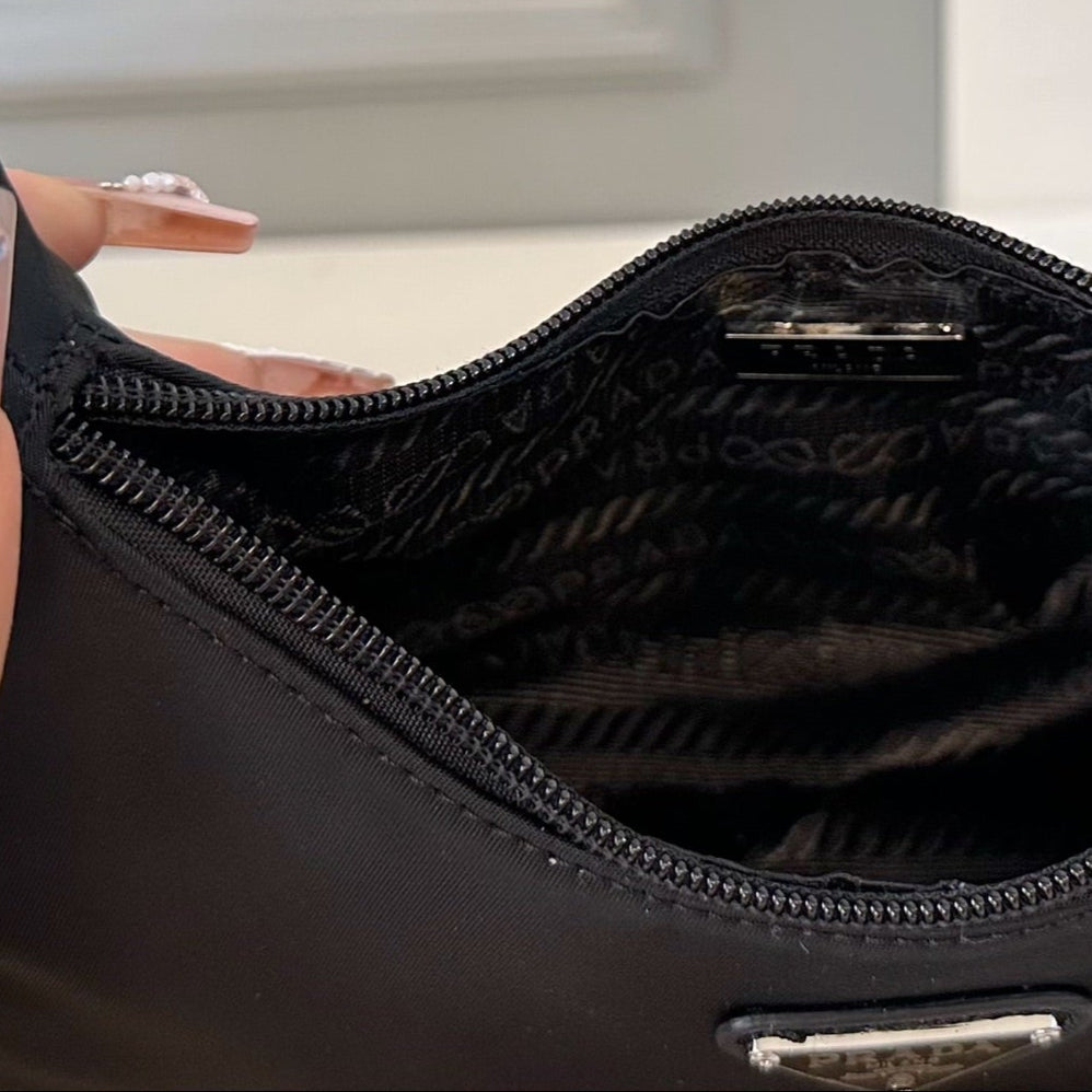 HOBO RE-EDITION BAG 22 IN BLACK RE-NYLON