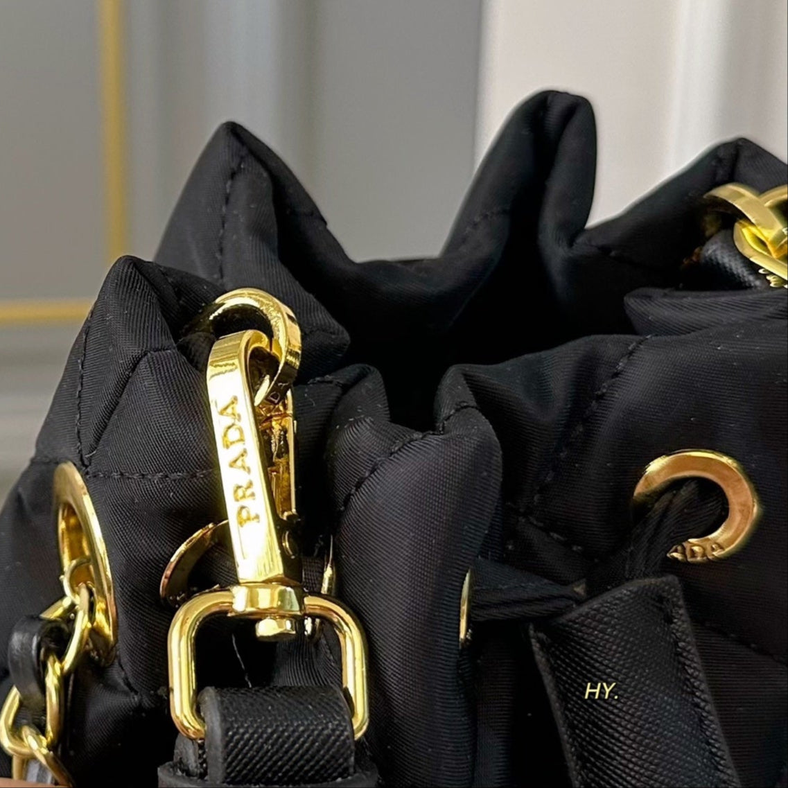 DRAWSTRING BUCKET BAG 23 IN BLACK QUILTED RE-NYLON