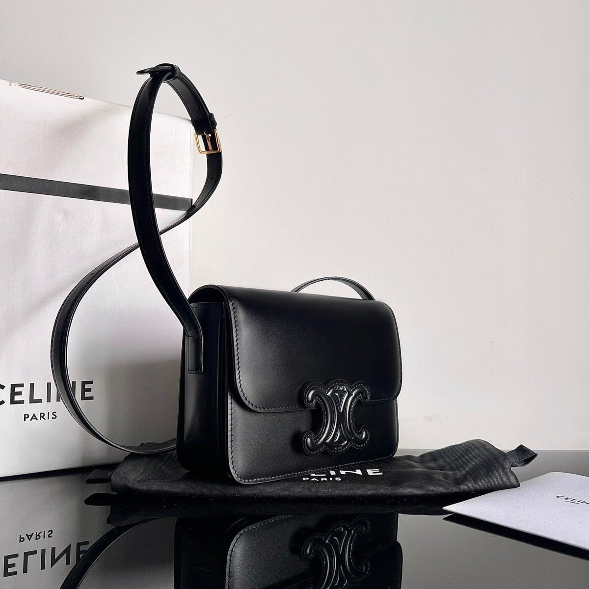 CLASSIQUE TRIOMPHE 22 BLACK SMOOTH CALFSKIN