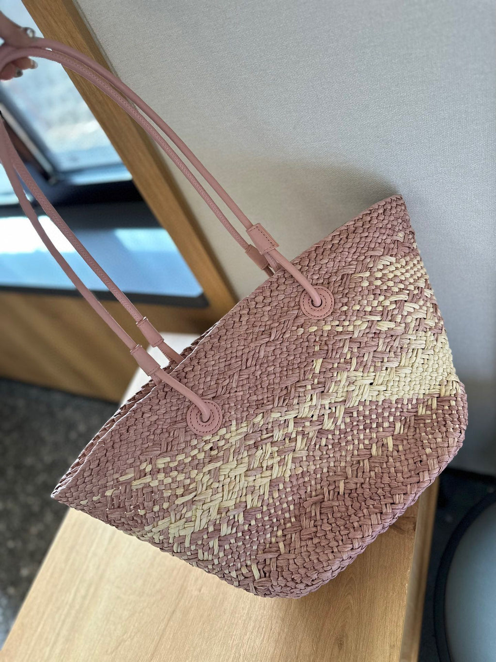 LOE SMALL ANAGRAM BASKET 28 BAG IN TURKISH ROSE IRACA PALM AND CALFSKIN