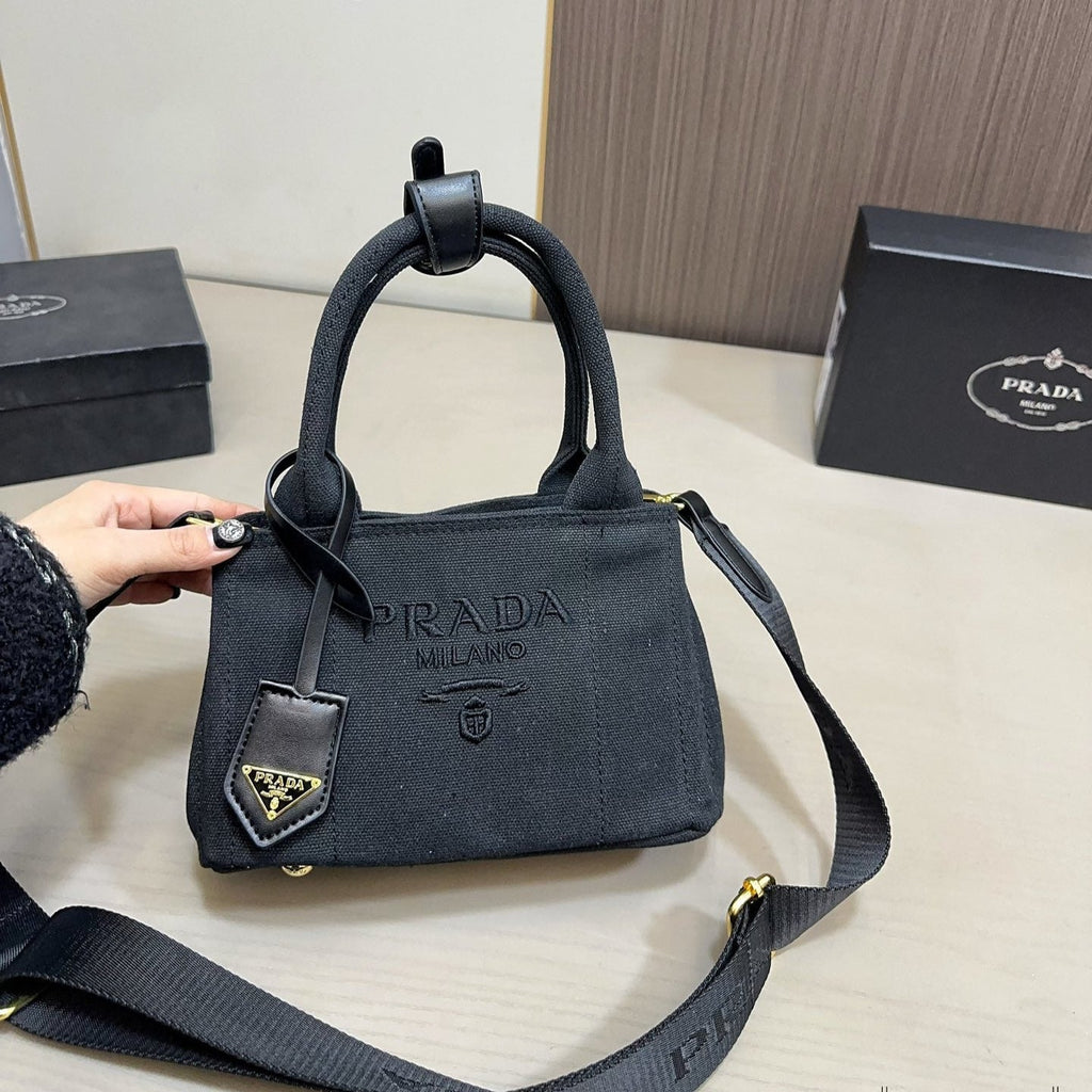 EMBOSSED LOGO TOTE BAG 30 IN BLACK FABIC