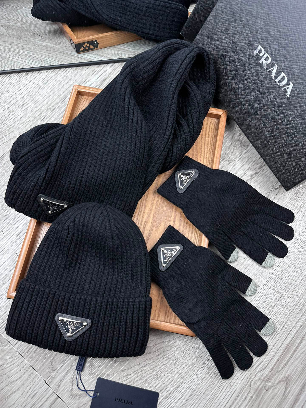 THREE-PIECES SET IN BLACK WOOL AND ACRYLIC 406558