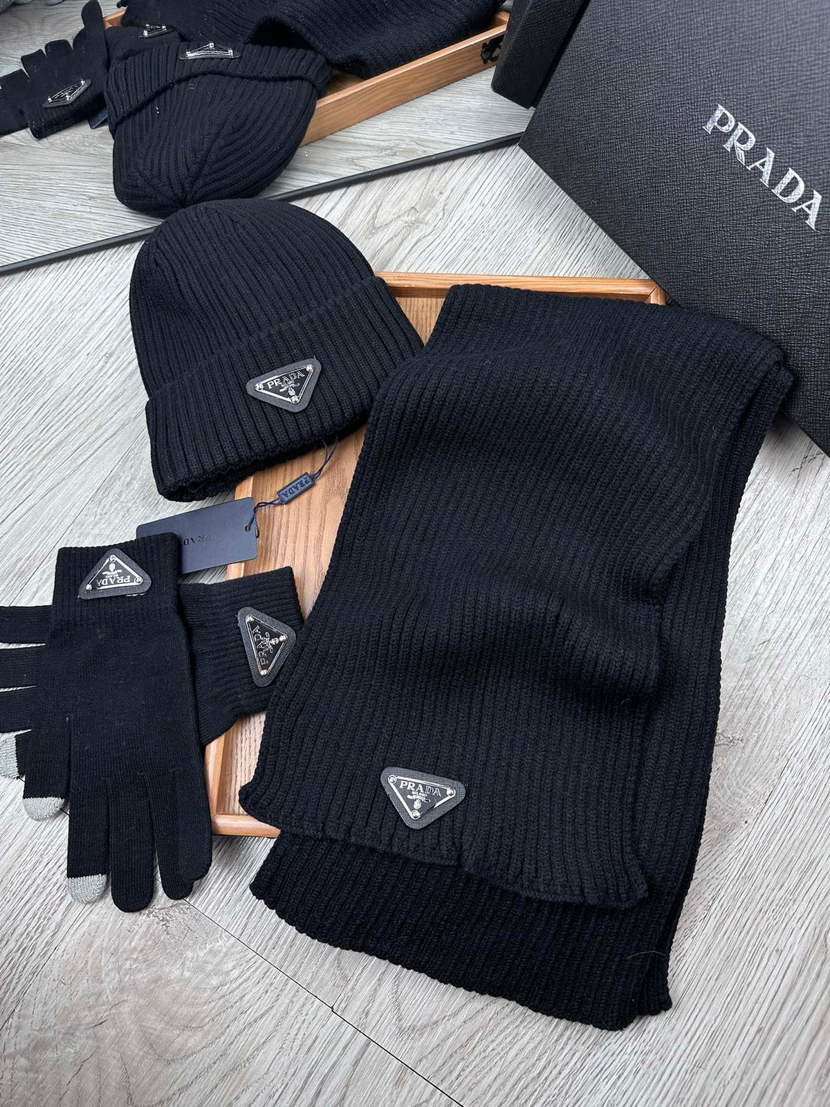 THREE-PIECES SET IN BLACK WOOL AND ACRYLIC 406558