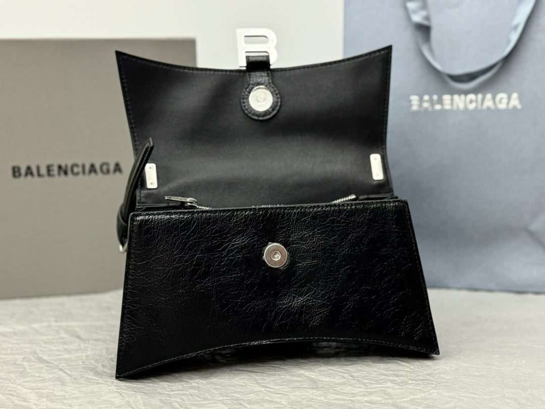 CRUSH SHOULDER BAG 25 IN BLACK CRUSHED CALFSKIN LEATHER STRAP SILVER HARDWARE