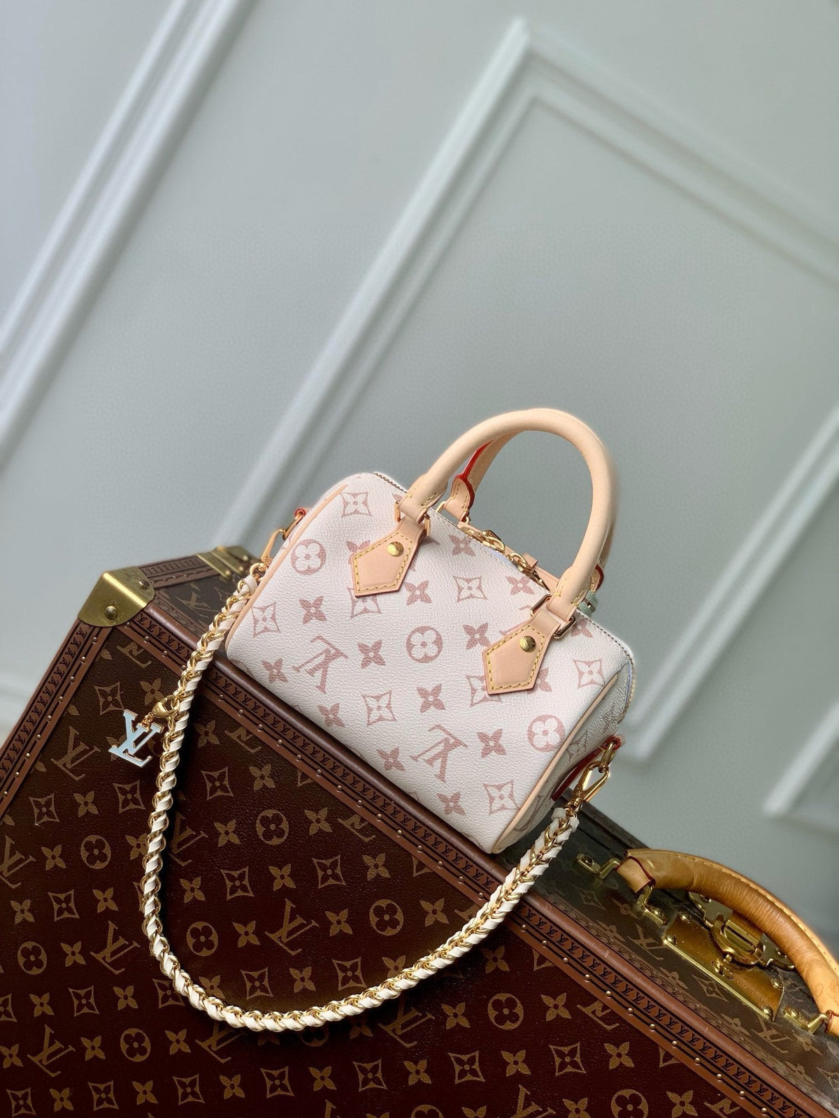 MINI SPEEDY BAG GREEN CHARM 18 IN LIGHT BROWN MONOGRAM DUNE COATED CANVAS