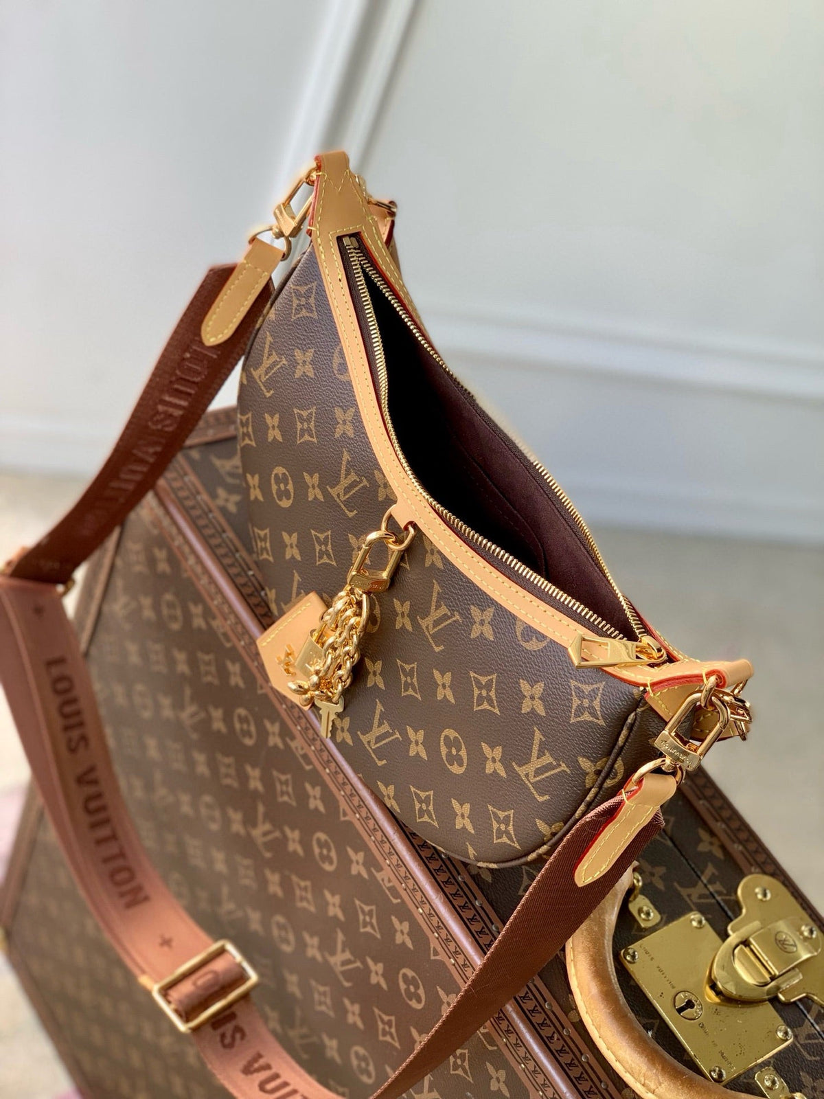 LOOPING BAG 28 IN BROWN MONOGRAM CANVAS