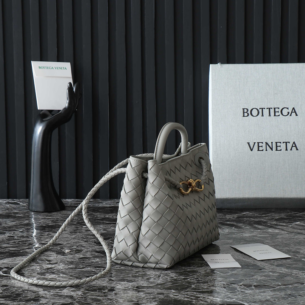 BV SMALL ANDIAMO 25CM GREY LAMBSKIN