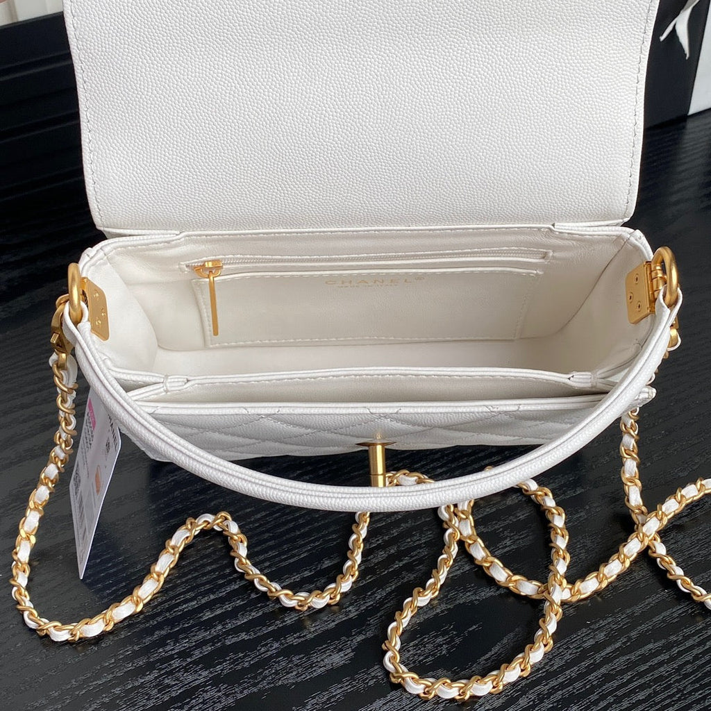 RETRO STYLE FLAP BAG 19 IN WHITE GRAINED CALFSKIN GOLD HARDWARE