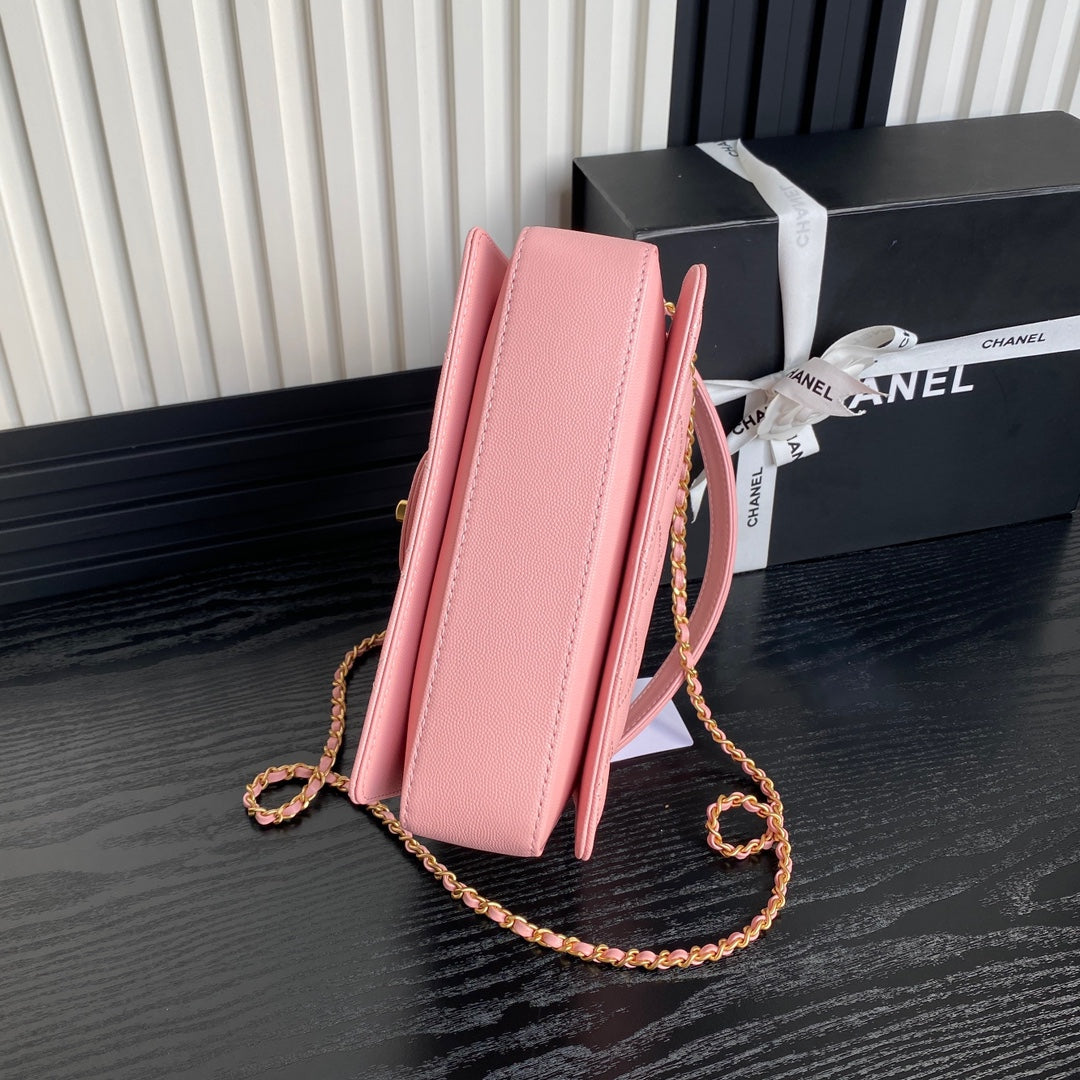 RETRO STYLE FLAP BAG 22 IN LIGHT PINK GRAINED CALFSKIN GOLD HARDWARE