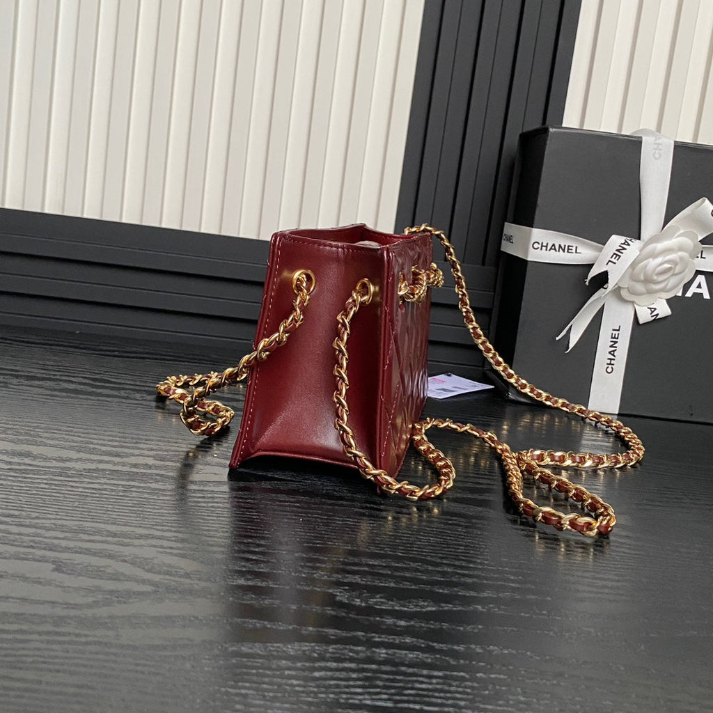 HANDBAG 27 IN GARNET RED DIAMOND PATTERN QUILTED SHINY LAMBSKIN GOLD HARDWARE