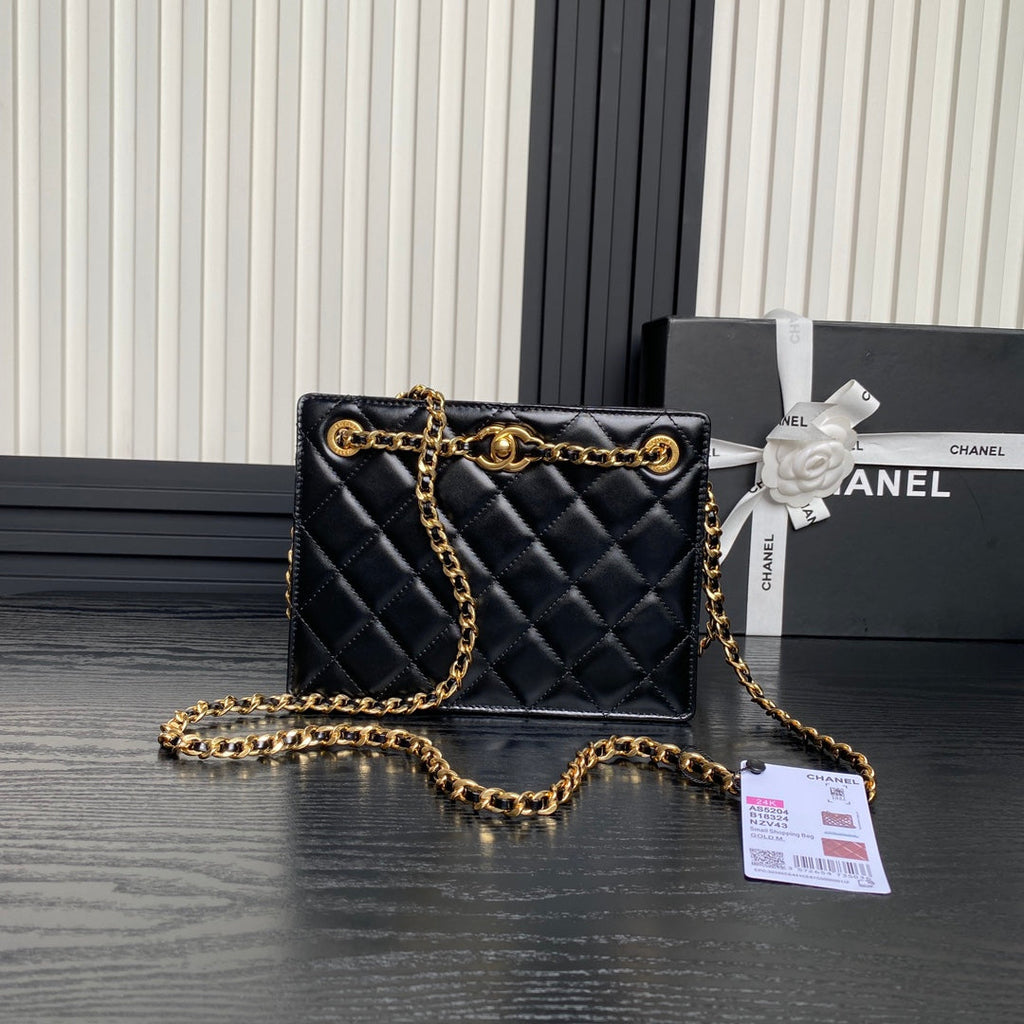 QUILTED HANDBAG 21 IN BLACK DIAMOND PATTERN LAMBSKIN GOLD HARDWARE