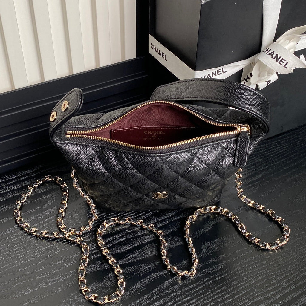 HOBO BAG 21 IN BLACK GRAINED CALFSKIN GOLD HARDWARE