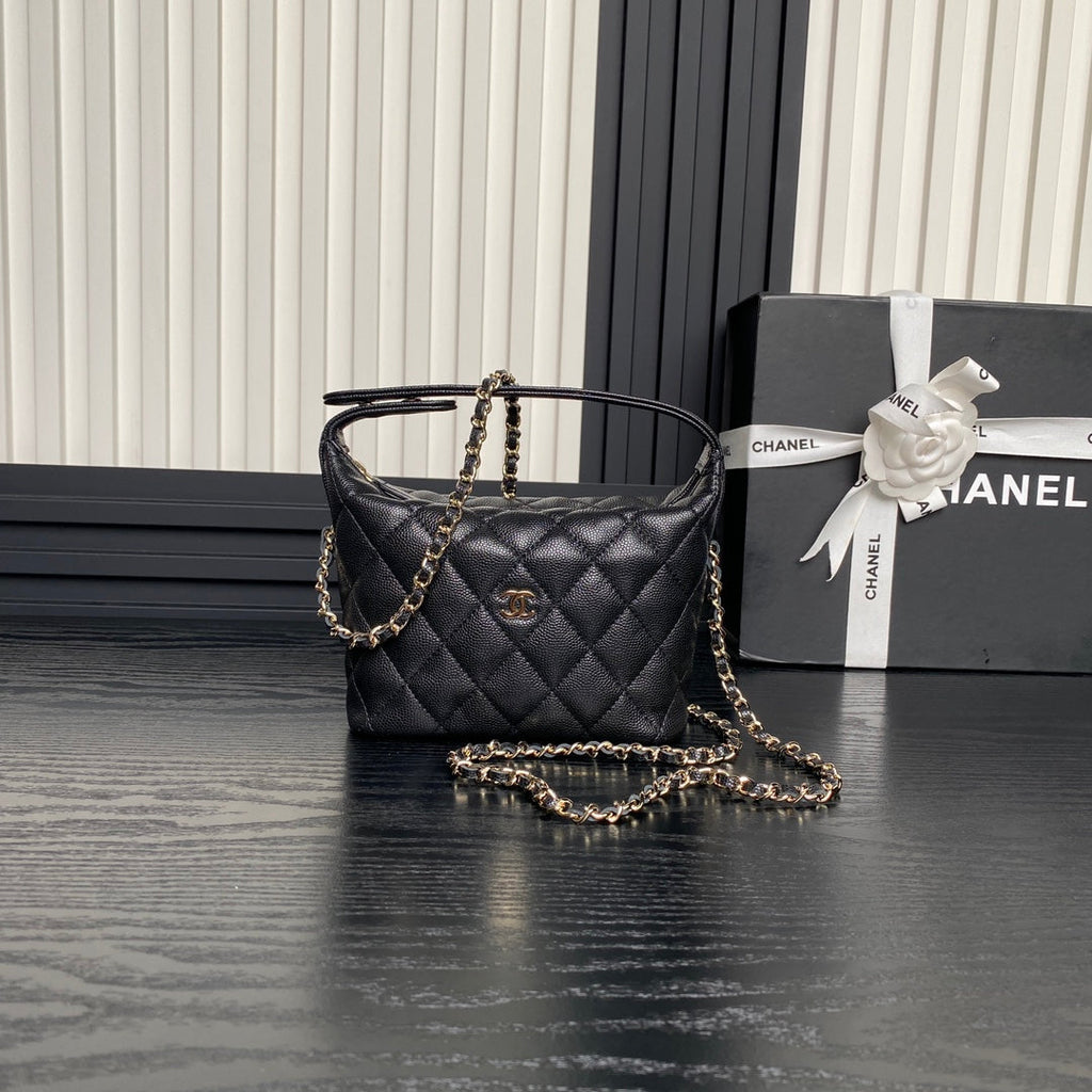 HOBO BAG 21 IN BLACK GRAINED CALFSKIN GOLD HARDWARE