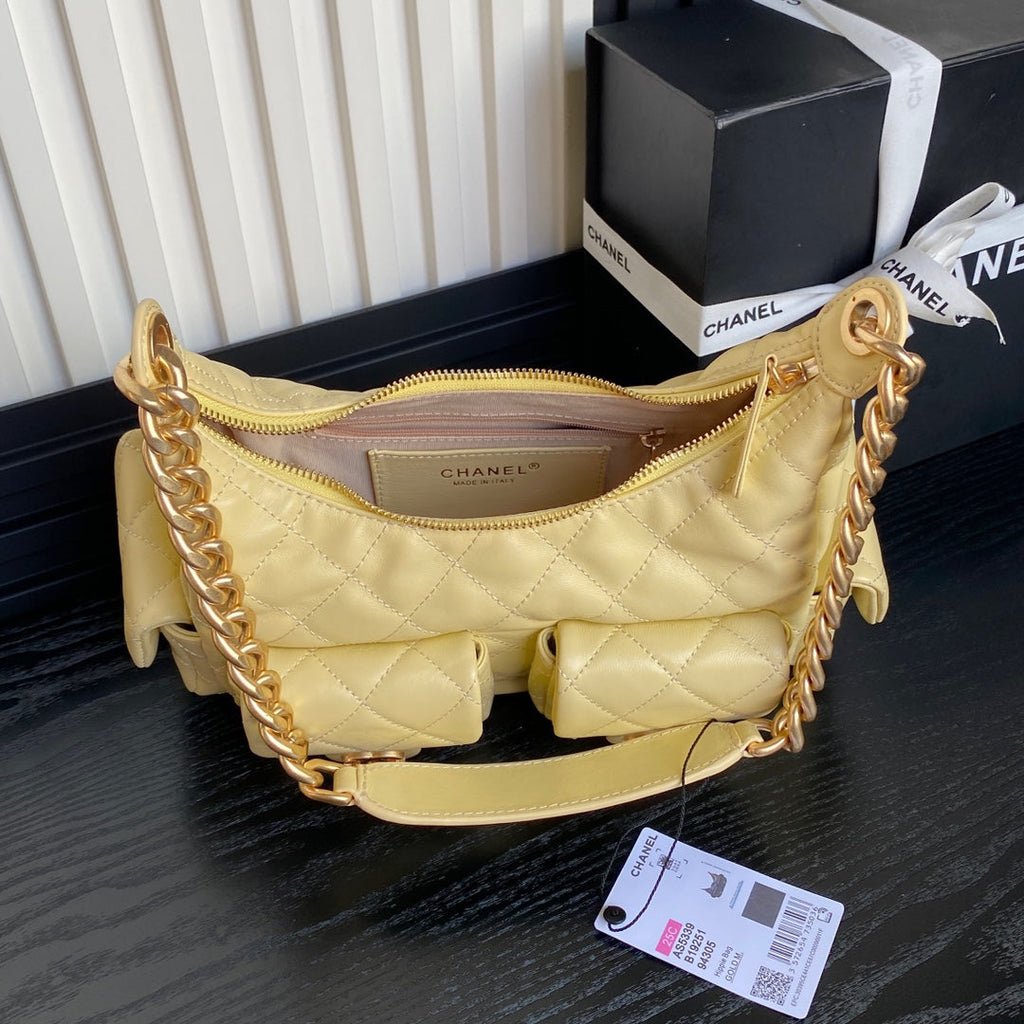 QUILTED HOBO CARGO BAG 31 IN LIGHT YELLOW CALFSKIN GOLD CHAIN