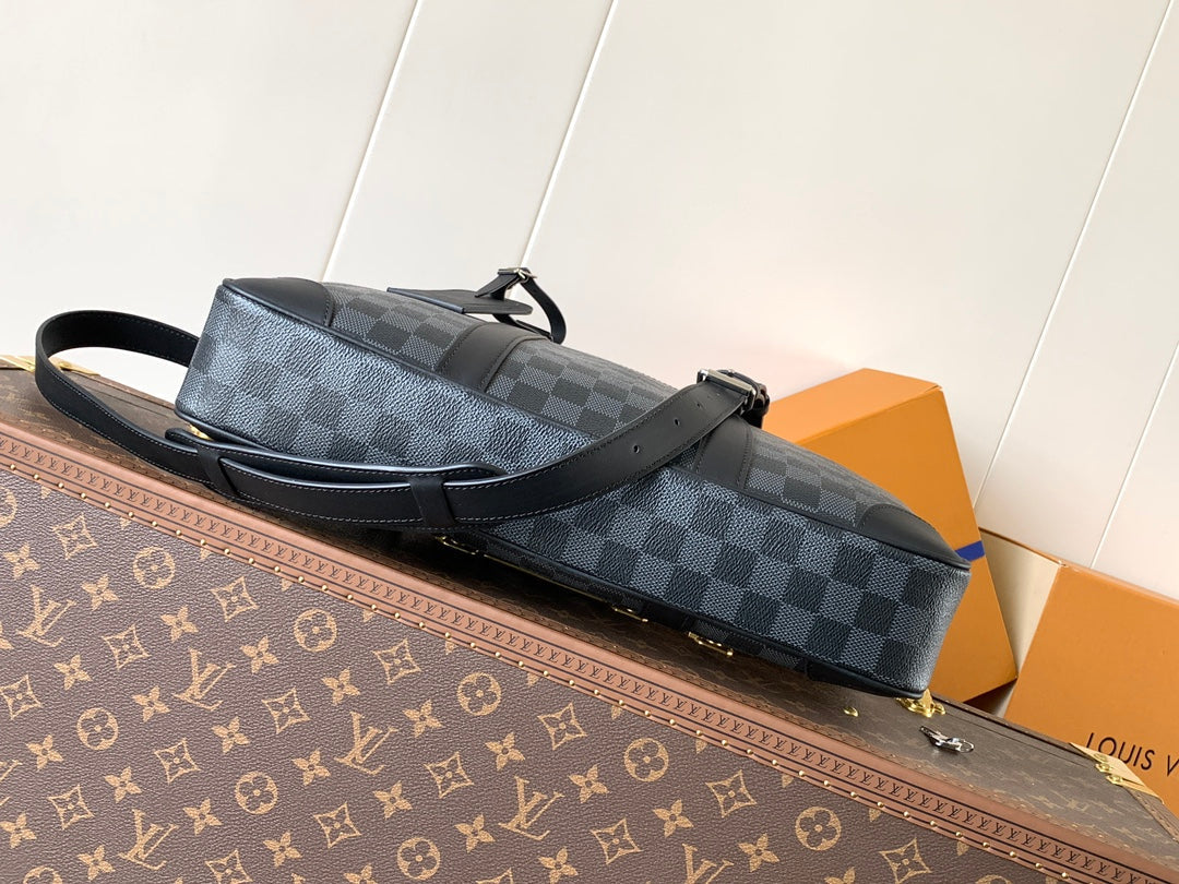 PORTE- DOCUMENTS VOYAGE NM HANDBAG 36 IN BLACK DAMIER GRAPHITE CANVAS