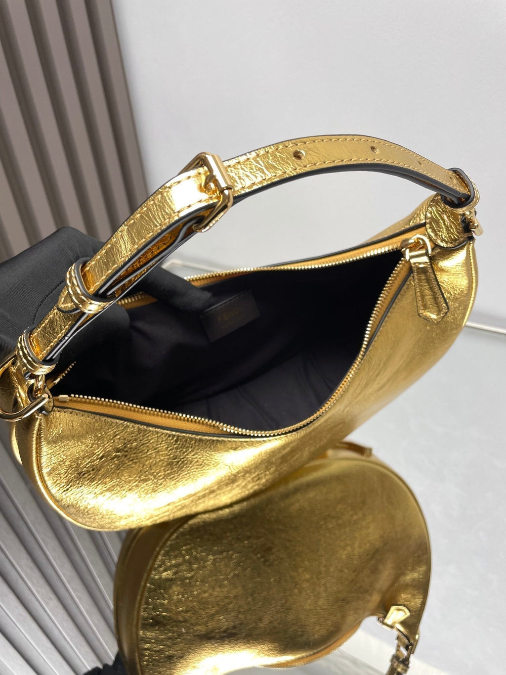 FENDIGRAPHY MEDIUM 29 IN GOLD METALLIC SMOOTH LAMBSKIN GOLD HARDWARE