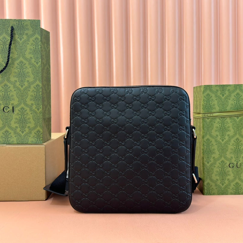 SIGNATURE MESSENGER BAG 28 IN BLACK GG CALFSKIN