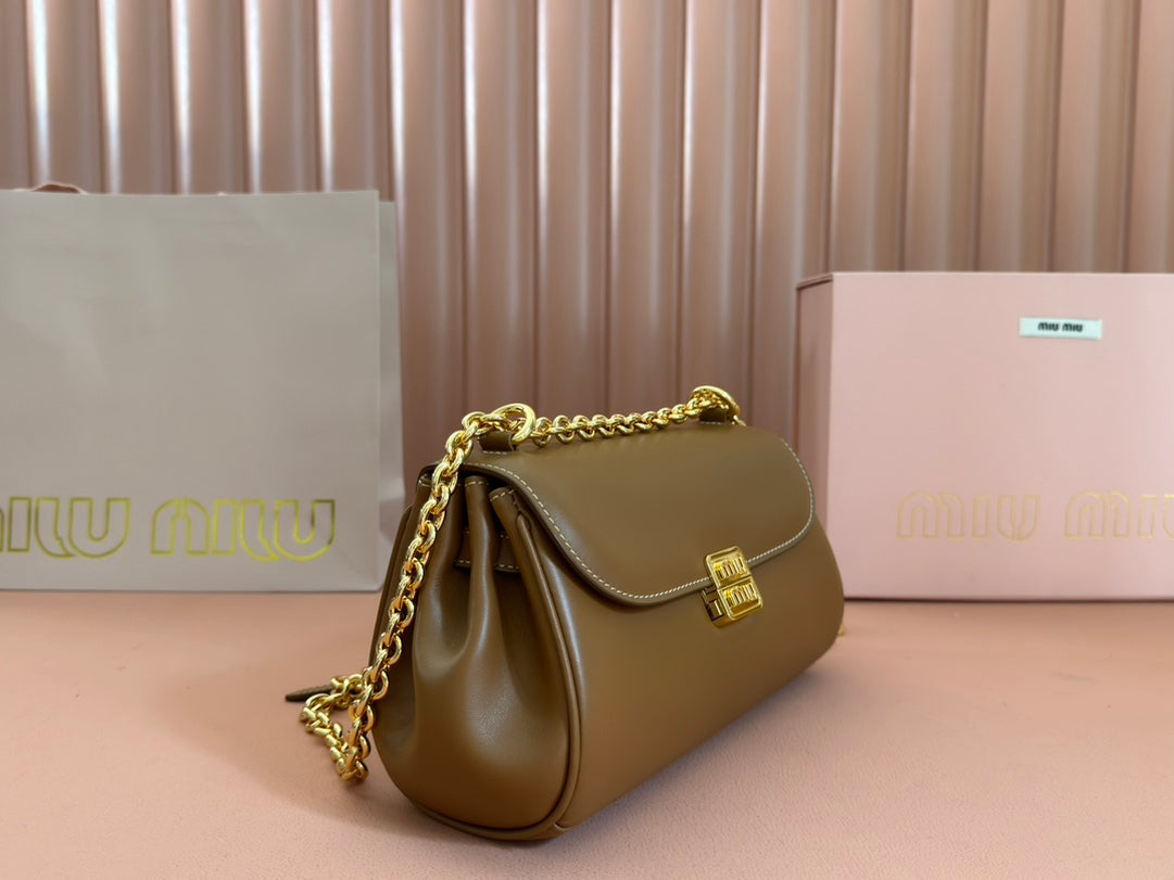CHAIN SHOULDER BAG 24 IN PEANUT BROWN PATENT SMOOTH CALFSKIN