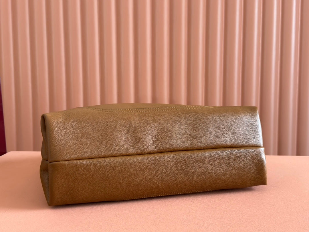 SOFTBIT MAXI SHOULDER BAG 46 IN BROWN GRAINY LAMBSKIN