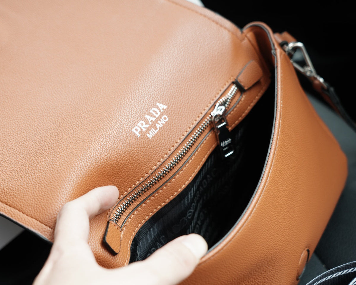 SHOULDER BAG 26 IN BROWN SHINY GRAINED CALFSKIN