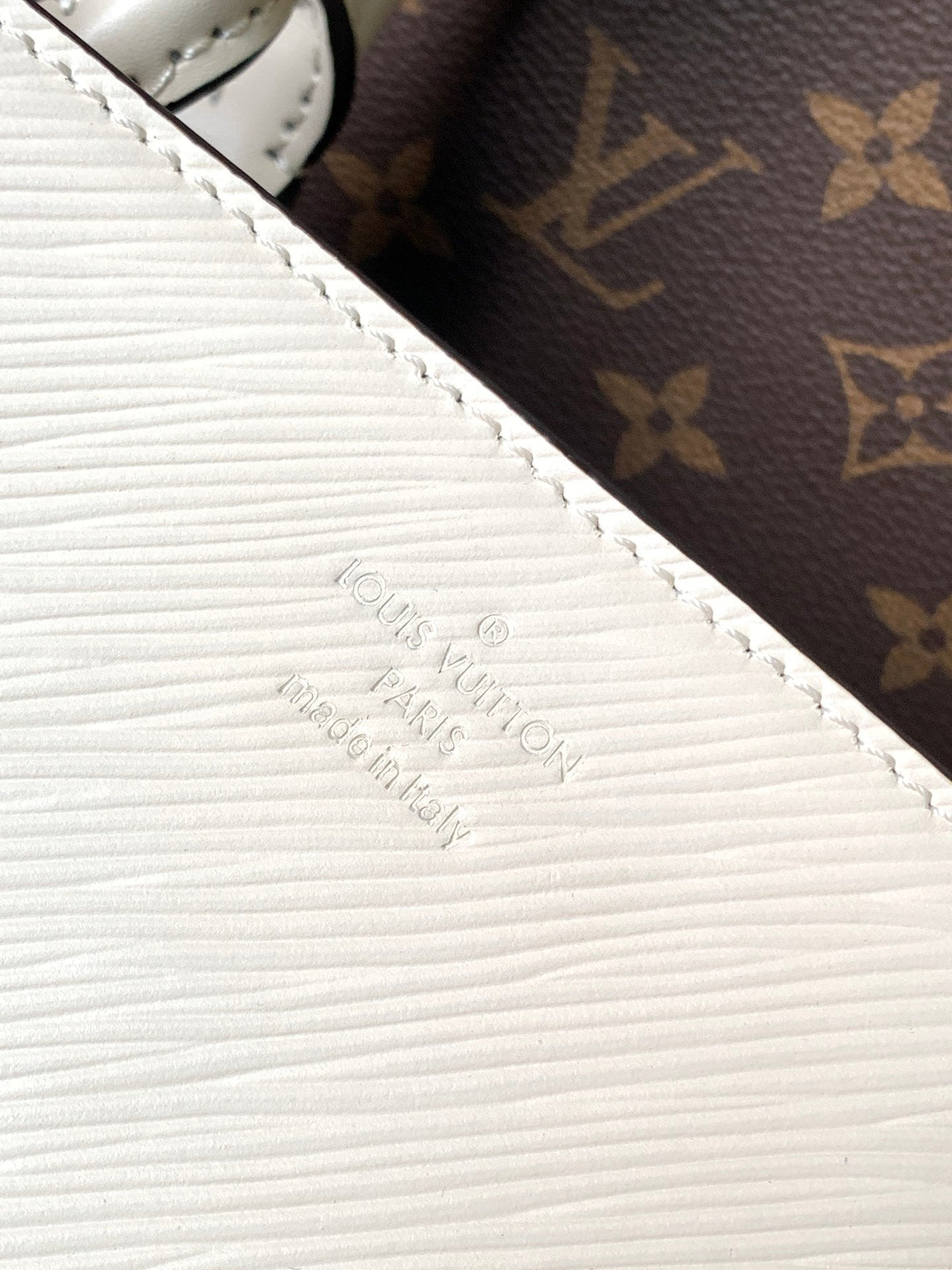MARELLE TOTE BB BAG 30 IN WHITE EPI GRAIN COWHIDE LEATHER