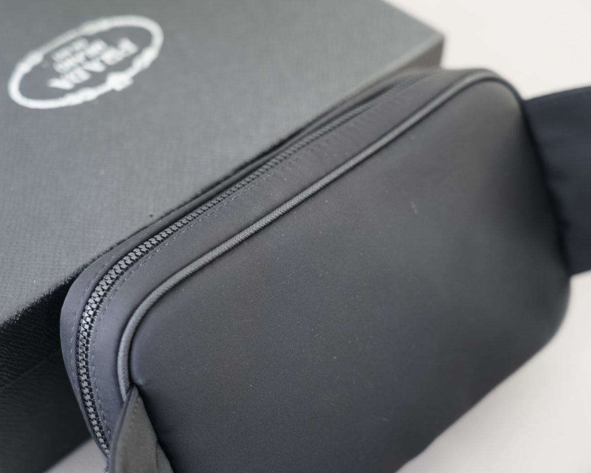SHOULDER BAG 22 IN BLACK RE-NYLON