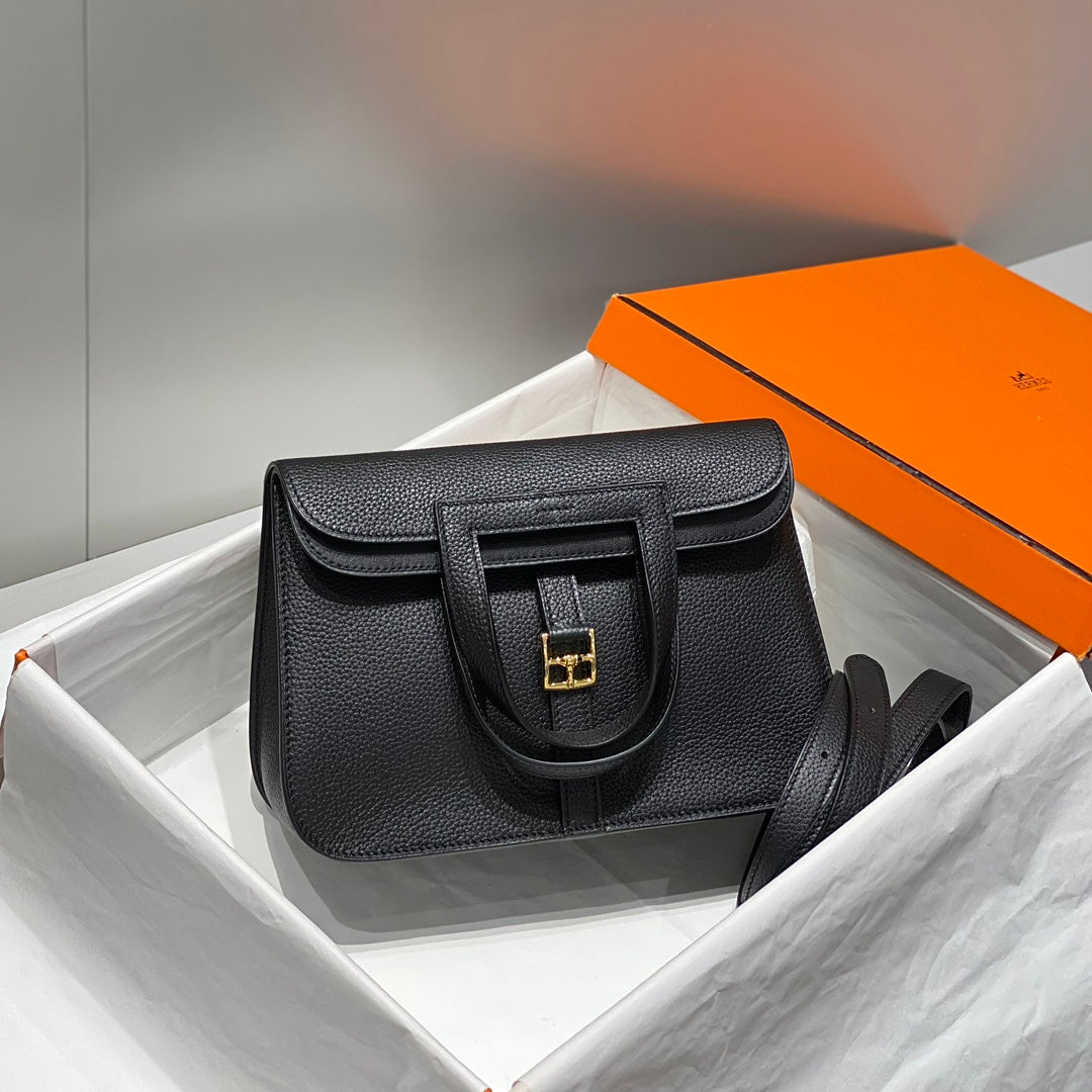 HALZAN 25 HANDLE BAG IN BLACK GRAINED CALFSKIN HARD HARDWARE