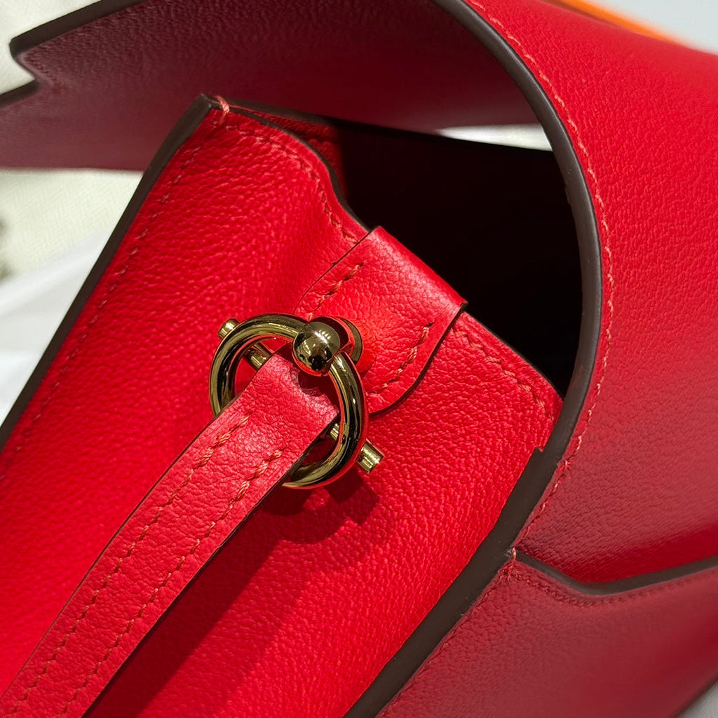 HM ROULIS 18 MINI BAG IN CARDINAL RED CALFSKIN GOLD-TONE HARDWARE