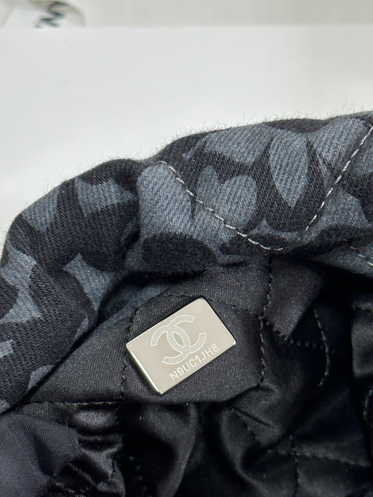 DRAWSTRING FLORAL PRINT SHOULDER BAG 20 IN BLACK MIX GREY DENIM
