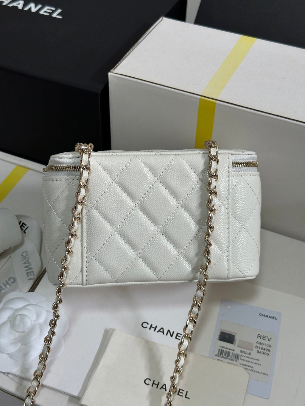 VANITY CASE 17 CRYSTAL STUDDED LOGO IN WHITE CALFSKIN GOLD HARDWARE