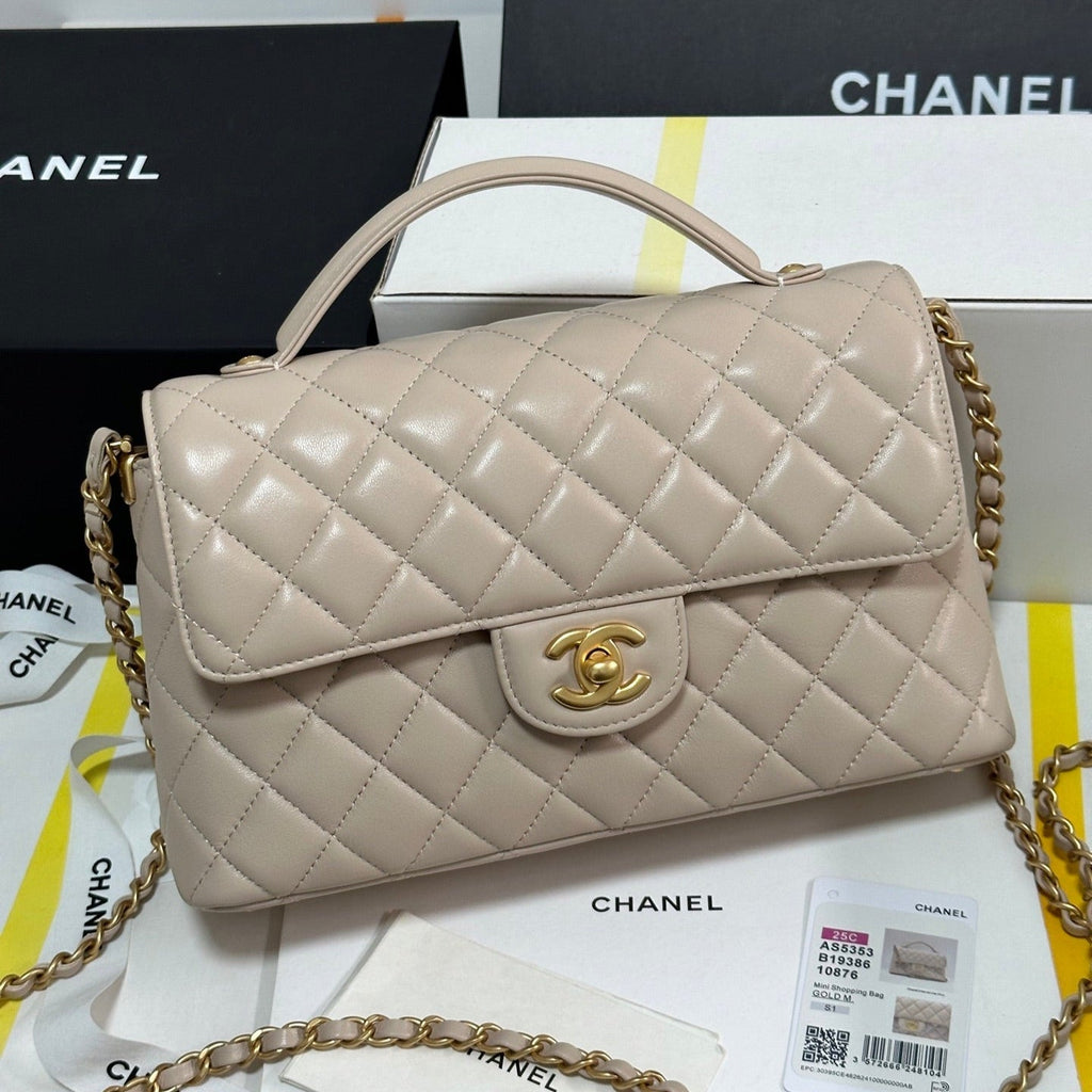 FLAP BAG WITH HANDLE 25 IN BEIGE LAMBSKIN GOLD PLATED METAL