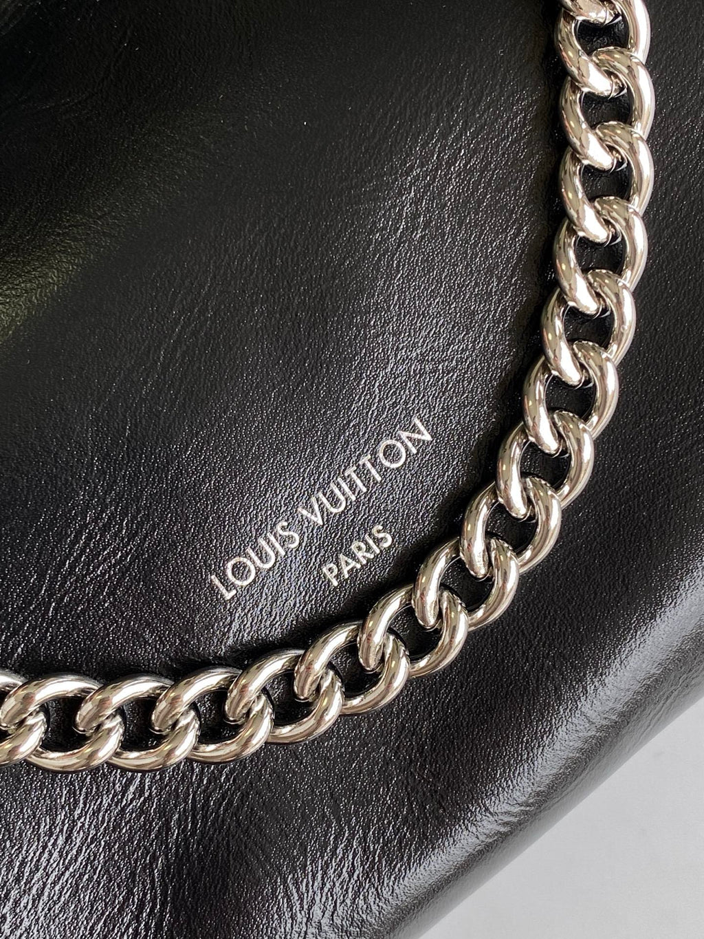 CARRYALL BB BAG 26 IN BLACK SHEEPSKIN MAGNETIC CLASP