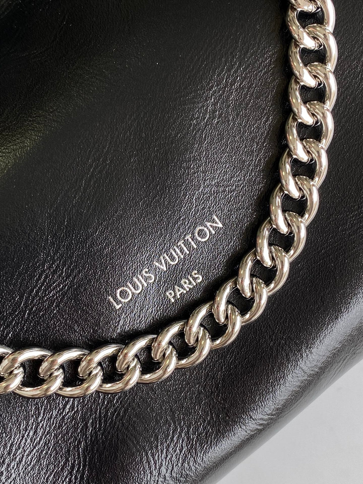 CARRYALL BB BAG 26 IN BLACK SHEEPSKIN MAGNETIC CLASP